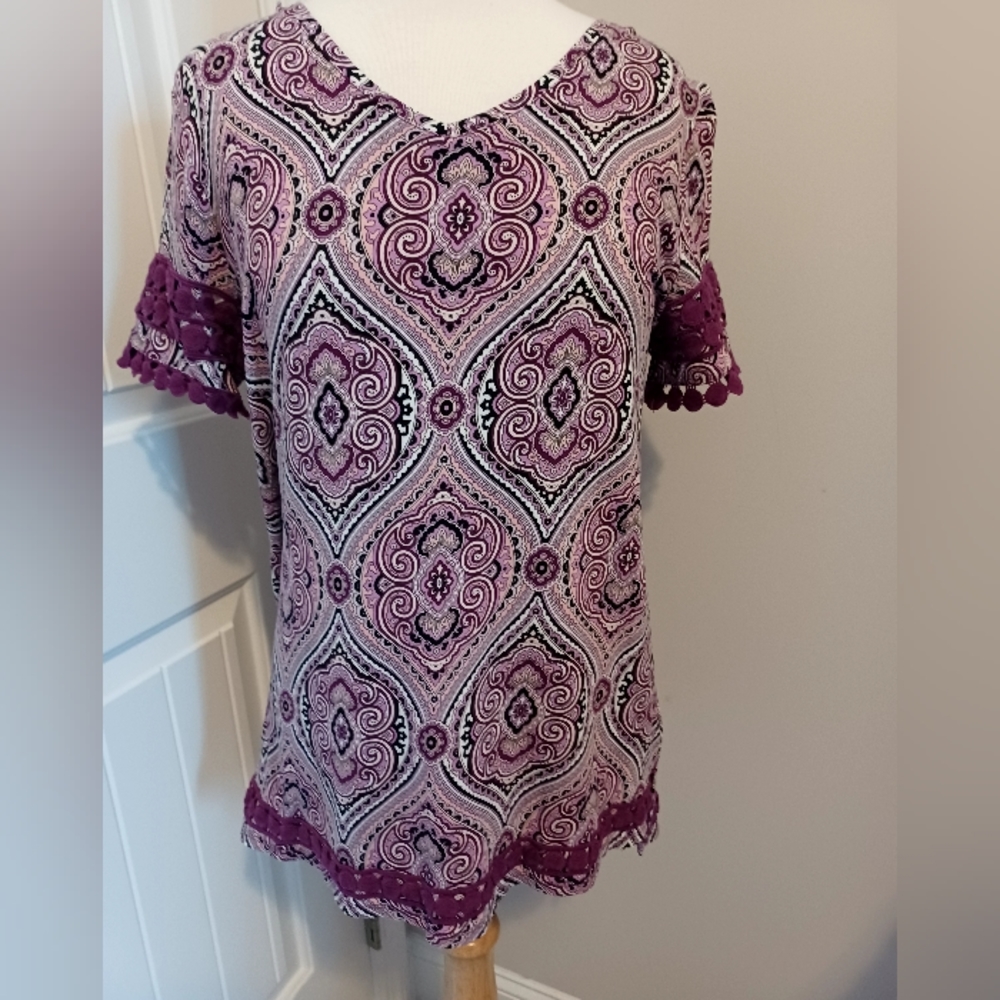 EST 1946 BRAND BLOUSE SZ MED PURPLES/BLACK #0955